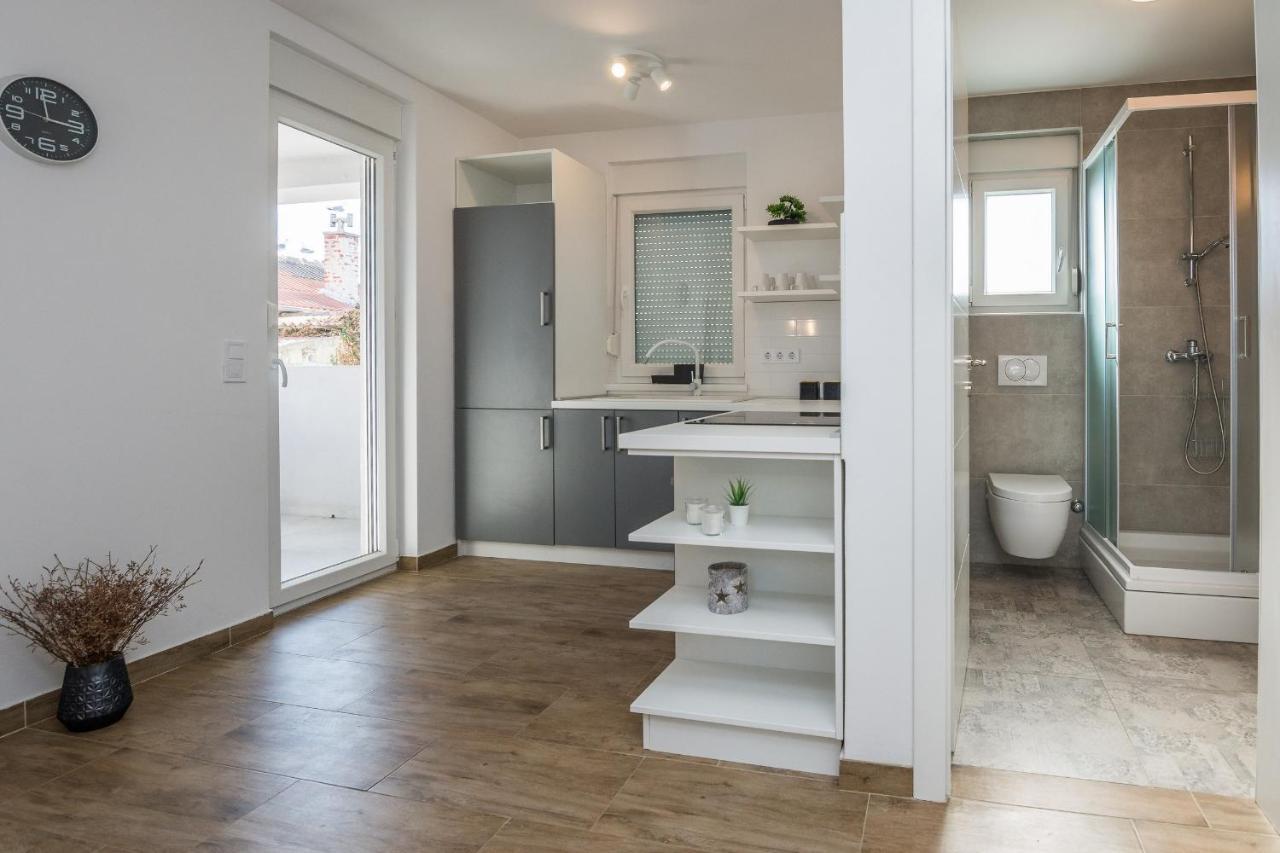 Apartments Pejakovic Вир Екстериор снимка