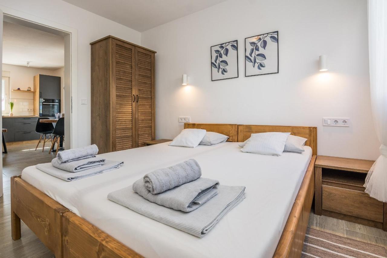 Apartments Pejakovic Вир Екстериор снимка