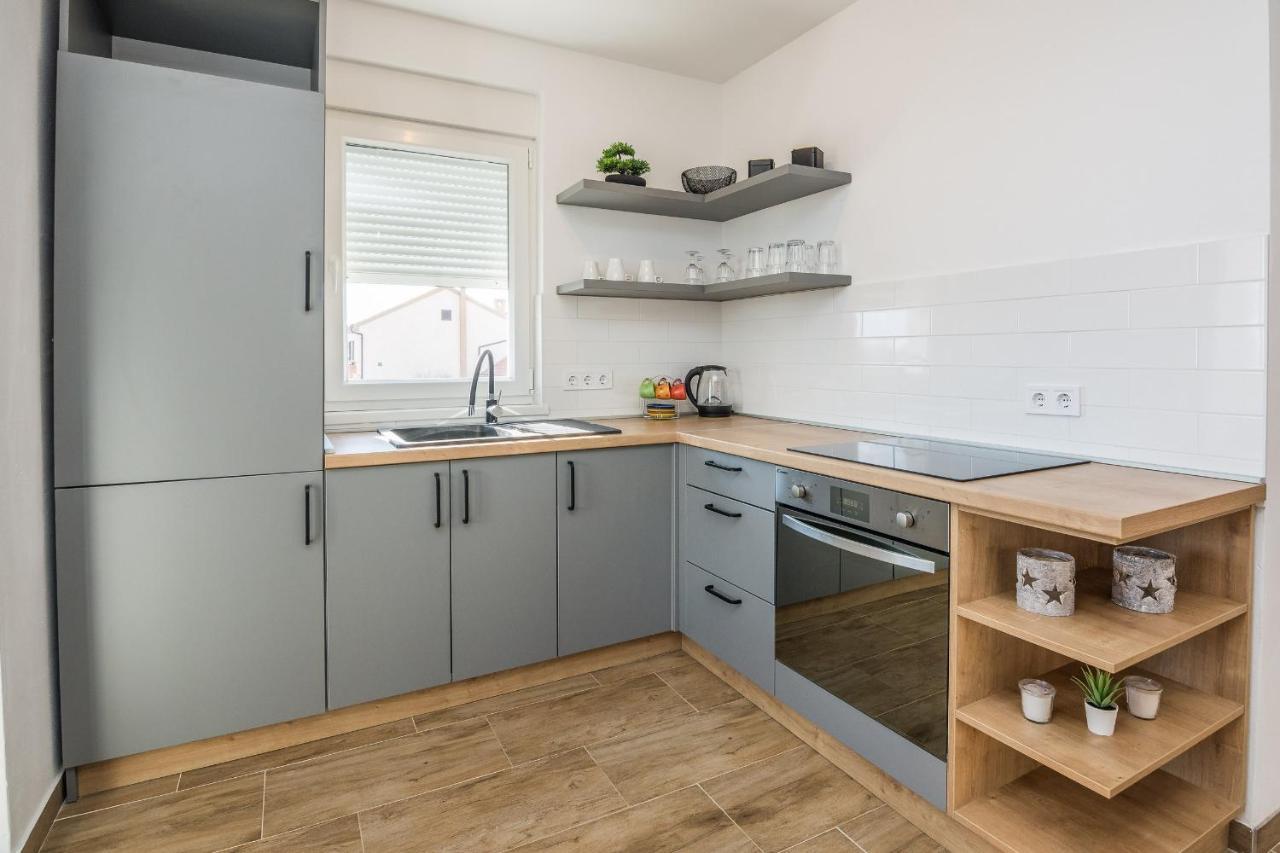 Apartments Pejakovic Вир Екстериор снимка